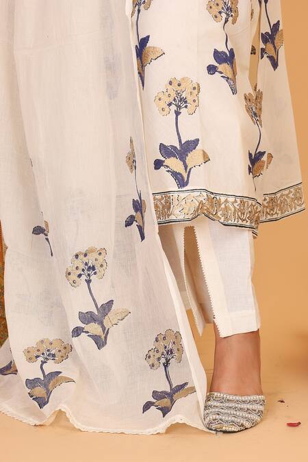 Nazar By Indu_Off White Cotton Embroidery Mandarin Collar Floral Block Print Kurta Pant Set _at_Aza_Fashions