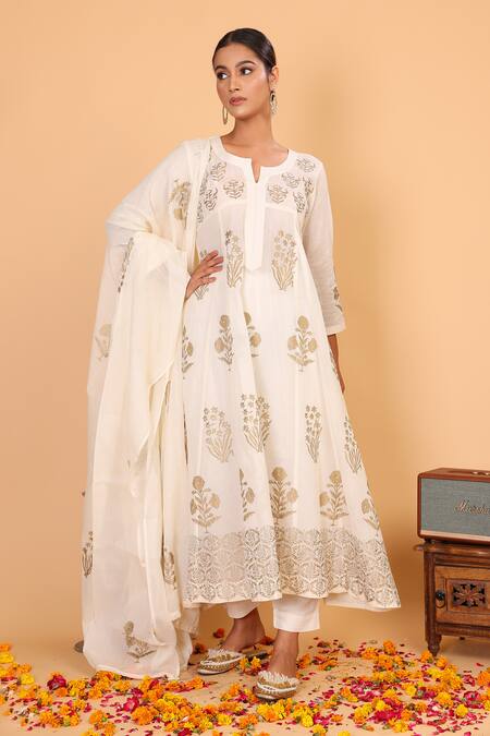 Nazar By Indu_White Cotton Embroidery Split V-neck Floral Block Print Anarkali Pant Set _at_Aza_Fashions