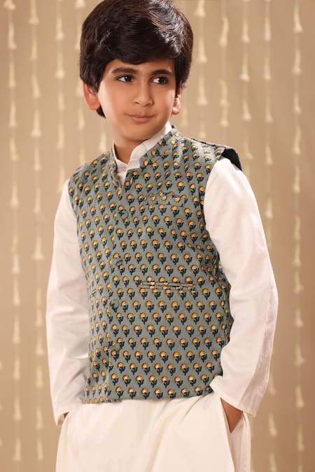Vastraa Fusion Men's Cotton Solid Kurta Pajama Set Manufacturer Supplier  from Delhi India