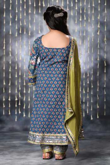 Shop Littlecheer Blue Cotton, Chiffon Gota Patti Jaipuri Bloom Garden Print Flared Kurta Pant Set at Aza Fashions Shop_Littlecheer_Blue Cotton, Chiffon Gota Patti Jaipuri Bloom Garden Print Flared Kurta Pant Set _at_Aza_Fashions
