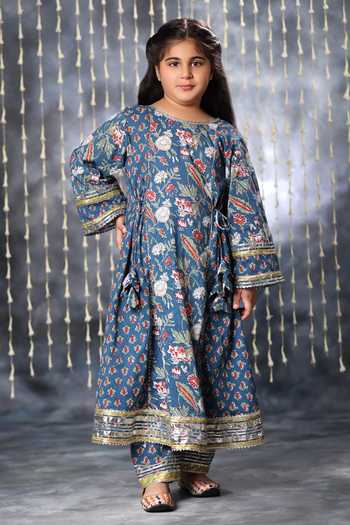 Buy Littlecheer Blue Cotton, Chiffon Gota Patti Jaipuri Bloom Garden Print Flared Kurta Pant Set Online at Aza Fashions Buy_Littlecheer_Blue Cotton, Chiffon Gota Patti Jaipuri Bloom Garden Print Flared Kurta Pant Set _Online_at_Aza_Fashions