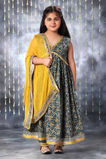 Buy Littlecheer Grey Cotton, Chiffon Gota Patti Jaipuri Lily Garden Print Anarkali Pant Set Online at Aza Fashions Buy_Littlecheer_Grey Cotton, Chiffon Gota Patti Jaipuri Lily Garden Print Anarkali Pant Set _Online_at_Aza_Fashions