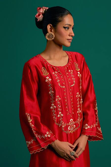 Shop_Anantaa By Roohi_Red Silk, Chanderi Embroidery Round Neck Floral Placement Kurta With Pant 