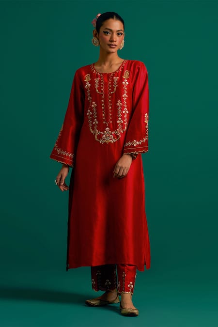 Anantaa By Roohi_Red Silk, Chanderi Embroidery, Sequins Round Neck Placed Blossom Kurta Pant Set _at_Aza_Fashions