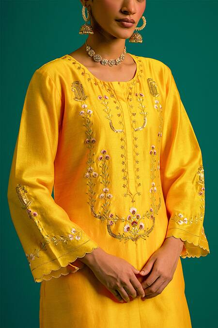 Shop Anantaa By Roohi Yellow Silk, Chanderi Embroidery Round Neck Placed Thread Kurta With Pant Shop_Anantaa By Roohi_Yellow Silk, Chanderi Embroidery Round Neck Placed Thread Kurta With Pant