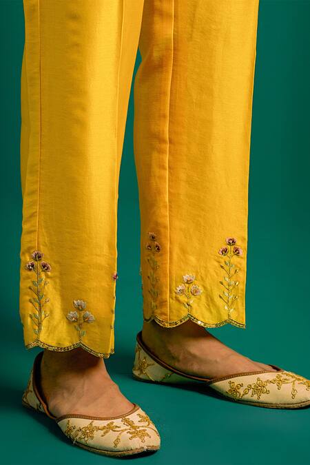 Buy_Anantaa By Roohi_Yellow Silk, Chanderi Embroidery, Sequins Round Placed Thread Kurta Pant Set _Online_at_Aza_Fashions