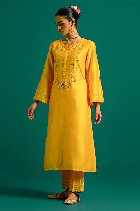 Buy_Anantaa By Roohi_Yellow Silk, Chanderi Embroidery, Sequins Round Placed Thread Kurta Pant Set 
