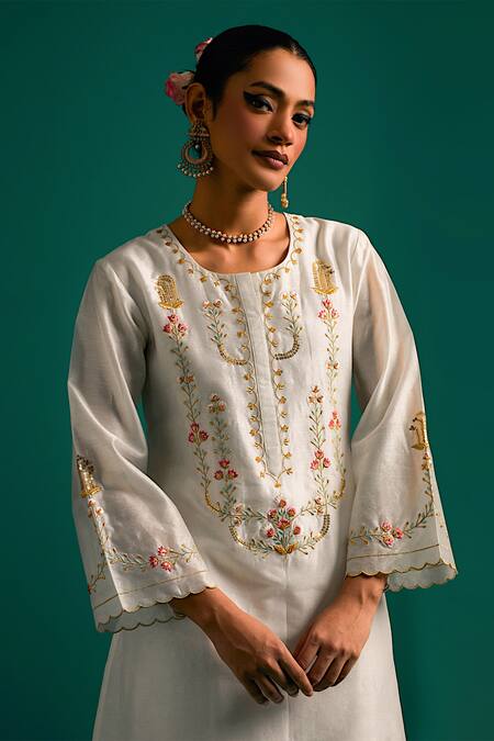 Shop Anantaa By Roohi Off White Silk, Chanderi Embroidery Round Placed Floral Thread Kurta With Pant Shop_Anantaa By Roohi_Off White Silk, Chanderi Embroidery Round Placed Floral Thread Kurta With Pant