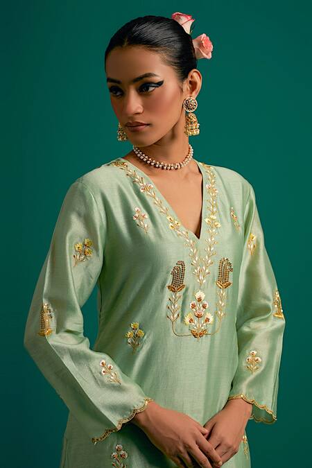 Anantaa by Roohi Green Silk Chanderi Hand Embroidered Sequins V Neck Kurta Pant Set  7