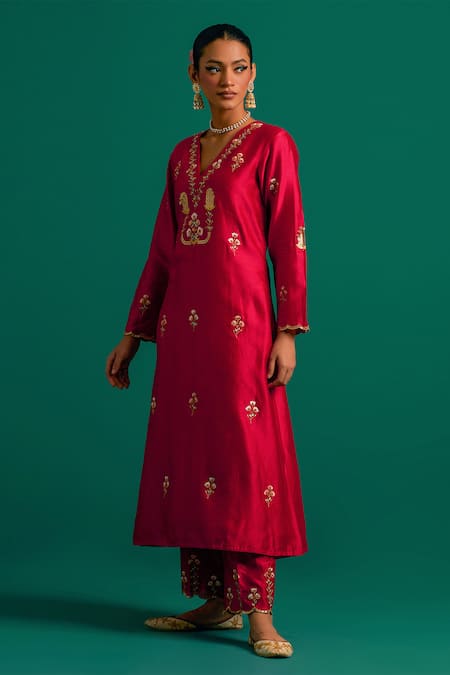Anantaa By Roohi_Red Silk, Chanderi Sequins, Cut Work, Embroidery V-neck Hand Kurta And Pant Set _at_Aza_Fashions