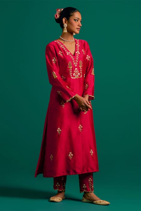 Buy_Anantaa By Roohi_Red Silk, Chanderi Sequins, Cut Work, Embroidery V-neck Hand Kurta And Pant Set 