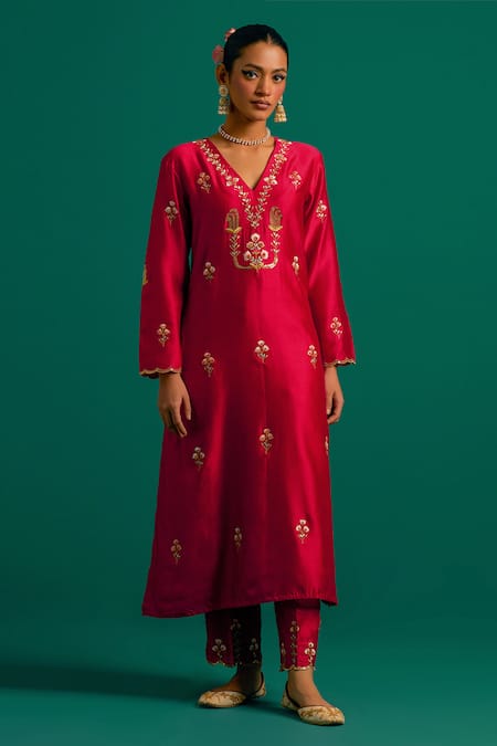 Buy_Anantaa By Roohi_Red Silk, Chanderi Sequins, Cut Work, Embroidery V-neck Hand Kurta Pant Set _Online_at_Aza_Fashions