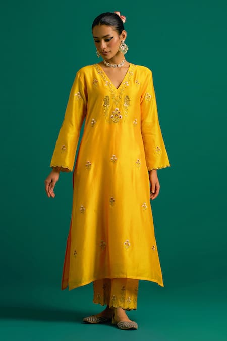 Buy_Anantaa By Roohi_Yellow Silk, Chanderi Sequins, Cut Work, Embroidery V-neck Kurta Pant Set _Online_at_Aza_Fashions
