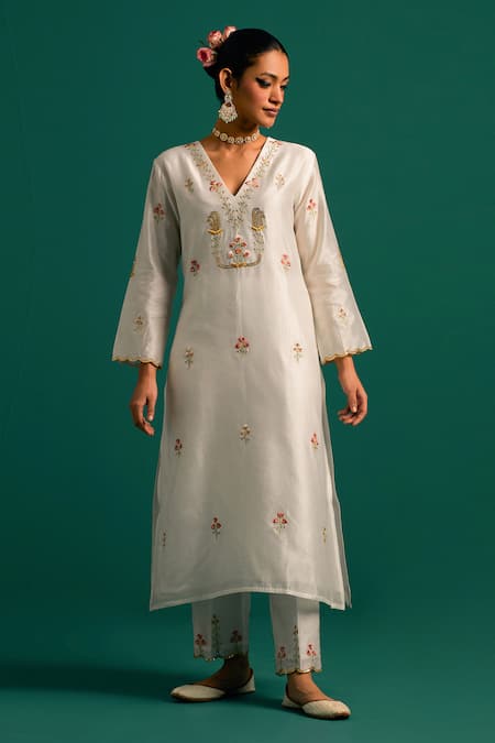 Buy_Anantaa By Roohi_Off White Chanderi , Chanderi, Sequins, Cut Cutdana Hand Kurta Set _Online_at_Aza_Fashions
