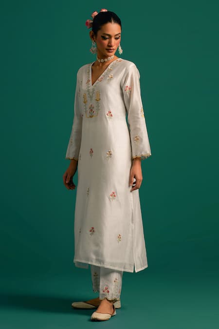 Shop_Anantaa By Roohi_Off White Chanderi , Chanderi, Sequins, Cut Cutdana Hand Kurta Set _Online_at_Aza_Fashions