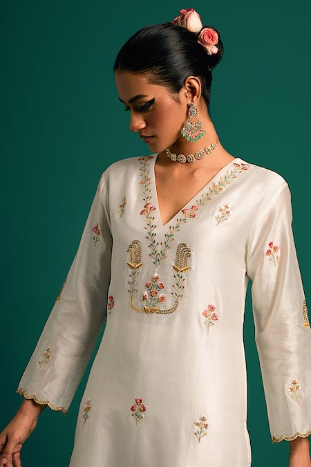 Buy_Anantaa By Roohi_Off White Chanderi , Chanderi, Sequins, Cut Cutdana Hand Kurta Set 