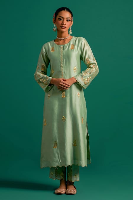 Anantaa by Roohi Resham Hand Embroidered Kurta & Pant Set 