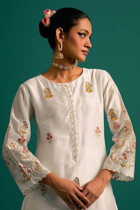 Anantaa By Roohi_Off White Silk, Chanderi Embroidery Split V-neck Kurta And Pant Set _at_Aza_Fashions