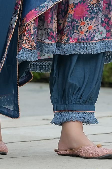 Buy_Bairaas_Blue Chiffon, Satin Tassels, Embroidery V-neck Flower Print Kurta Pant Set _Online_at_Aza_Fashions