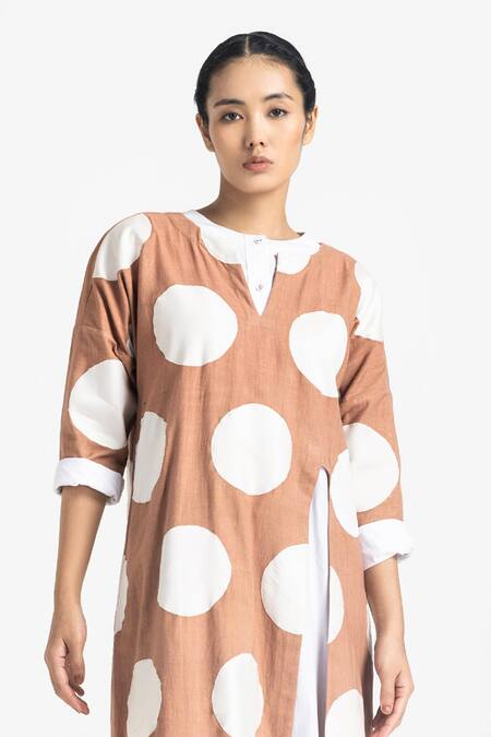 Three Pink Handloom Cotton, Poplin Applique Round Neck Circular Dress Online at Aza Fashions Three_Pink Handloom Cotton, Poplin Applique Round Neck Circular Dress _Online_at_Aza_Fashions