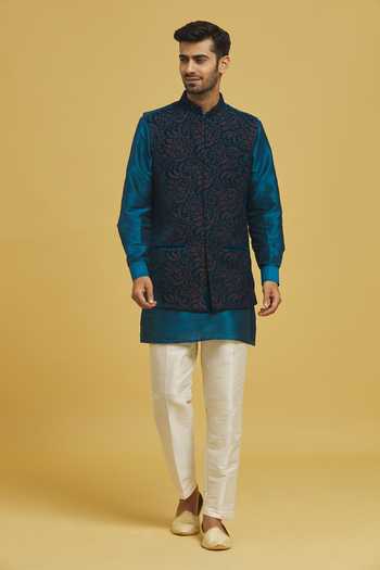 Rng Safawala Thread Embroidered Bundi & Kurta Set 