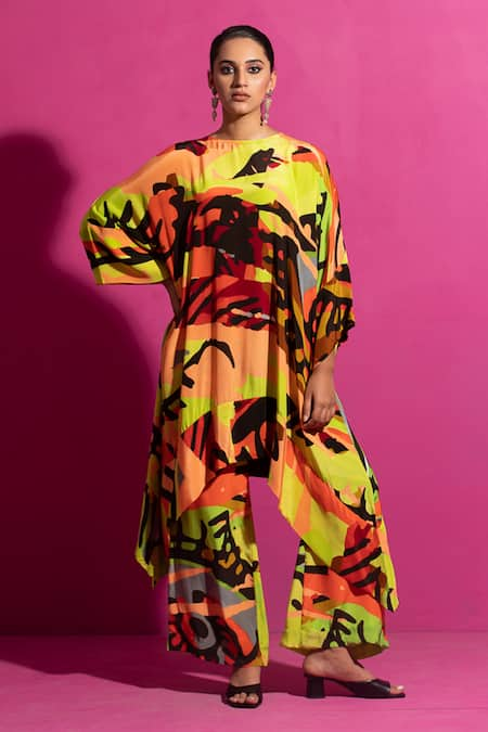 SAKSHAM & NEHARICKA Behroopiya Abstract Print Kurta With Pant 