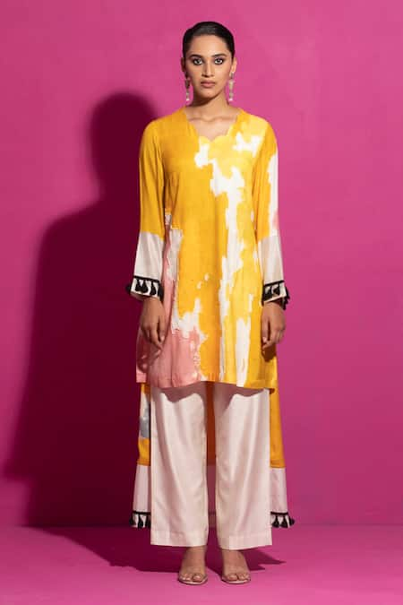 SAKSHAM & NEHARICKA Abstract Print Asymmetric Kurta 