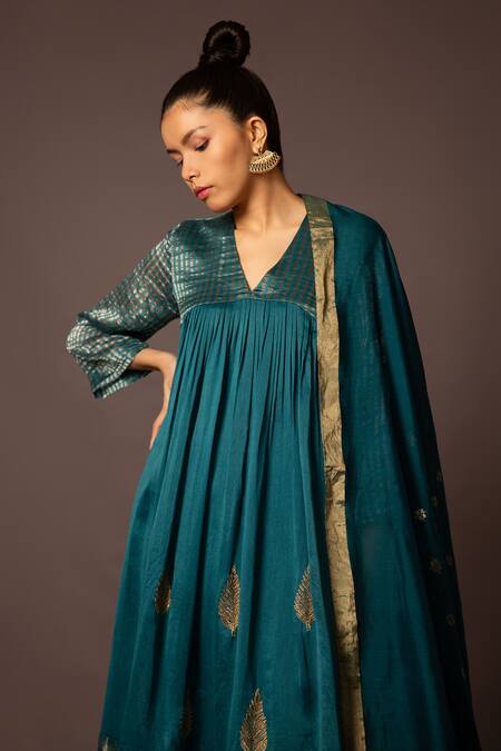 Buy_Myoho_Blue Chanderi, Silk Embroidery V-neck Hemline Kurta Pant Set _Online_at_Aza_Fashions