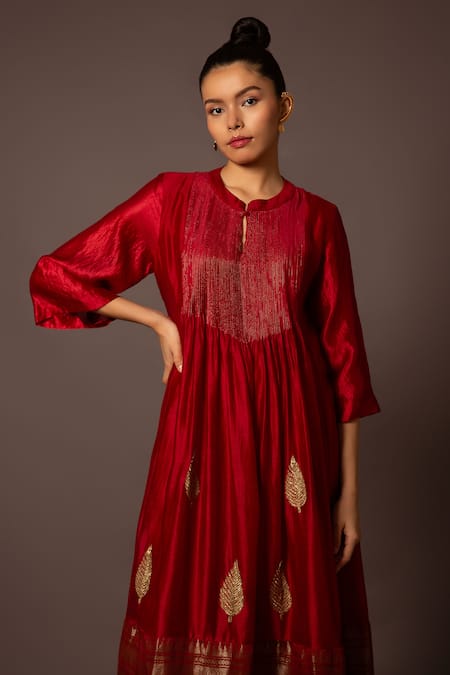 Buy_Myoho_Red Chanderi, Silk, Brocade Embroidery Split V-neck Hemline Work Kurta Pant Set _Online_at_Aza_Fashions