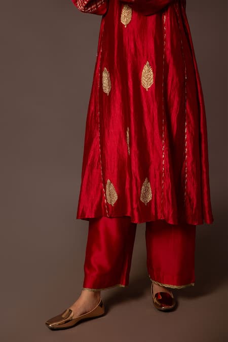 Myoho_Red Silk Embroidery V-neck Leaf Pitta Hand Kurta Set _Online_at_Aza_Fashions
