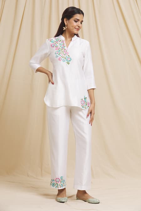 Tarini Vij White Cotton, Chanderi Embroidery Bandeau Neck Hand Short Kurta And Pant Set 