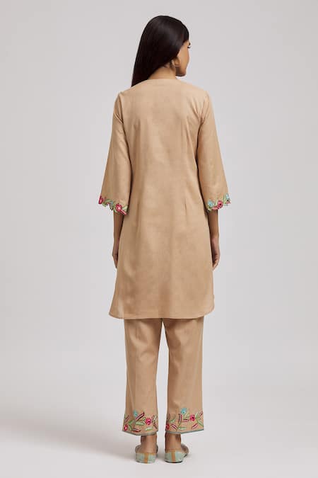 Tarini Vij Bloom Mirror Embroidered Kurta With Pant 