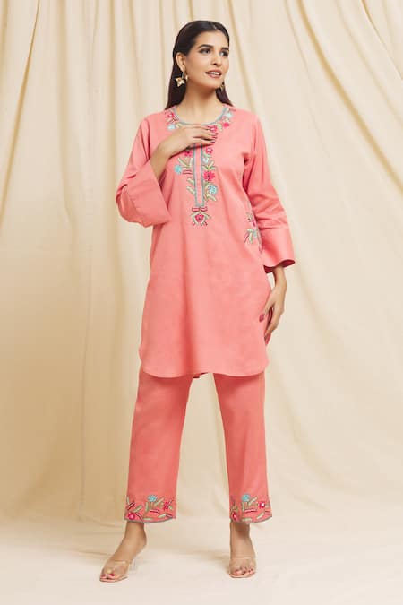 Tarini Vij Pink Linen Cotton Embroidery Petunia Round Mirror Kurta With Pant 