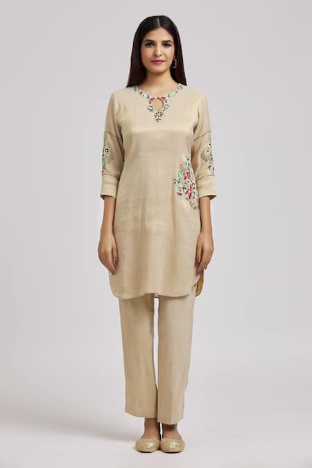 Tarini Vij Gold Tissue Embroidery Keyhole Neck Flora Kurta With Pant Online at Aza Fashions Tarini Vij_Gold Tissue Embroidery Keyhole Neck Flora Kurta With Pant_Online_at_Aza_Fashions