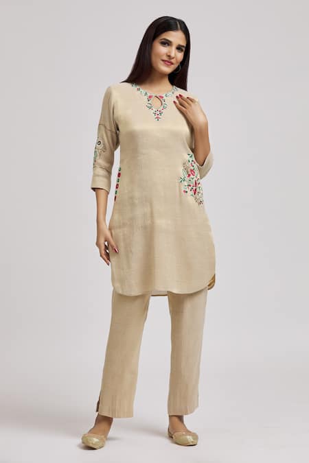 Buy Tarini Vij Gold Tissue Embroidery Keyhole Neck Flora Kurta With Pant Online at Aza Fashions Buy_Tarini Vij_Gold Tissue Embroidery Keyhole Neck Flora Kurta With Pant_Online_at_Aza_Fashions