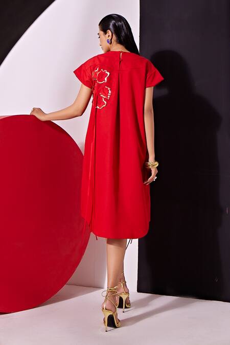 Shop Vidhi Wadhwani Red Cotton Embroidery V-neck Foliage Applique Midi Dress at Aza Fashions Shop_Vidhi Wadhwani_Red Cotton Embroidery V-neck Foliage Applique Midi Dress _at_Aza_Fashions