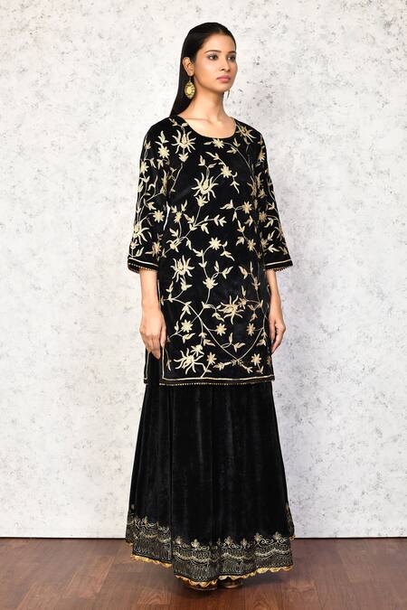 Black velvet skirt outlet designs