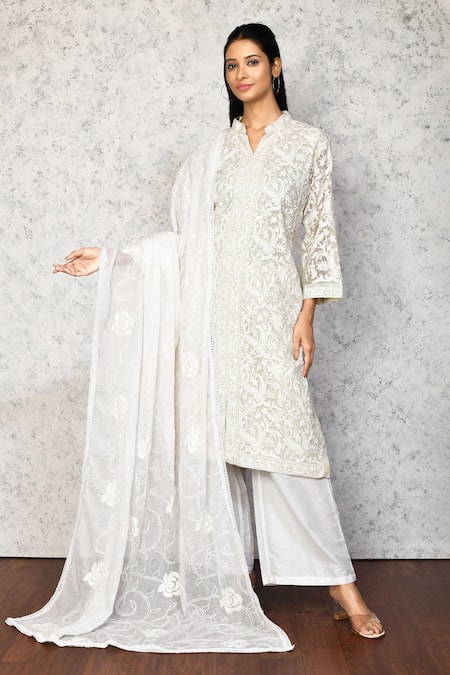 Samyukta Singhania Cream Georgette Embroidery Thread Mandarin Collar Floral Kurta Set 