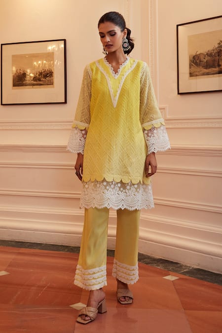 QALA CLOTHING Naaz Rosa Checkered Embroidered Kurta & Pant Set 