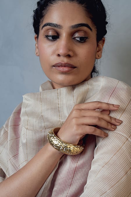 Buy_Riti_White Foil Printing Shweta Floral Pattern Wood Bangle 