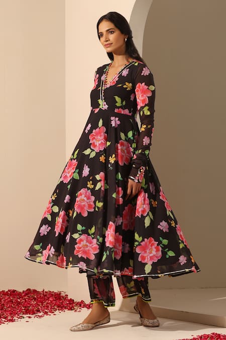 Pomcha Jaipur_Black Georgette Gota Patti V-neck Gul Gulaab Embroidered Anarkali Pant Set _Online_at_Aza_Fashions