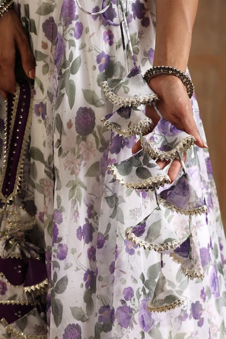 Pomcha Jaipur_White Organza Lace Scoop Neck Gul Jamini Floral Pattern Lehenga Set _at_Aza_Fashions