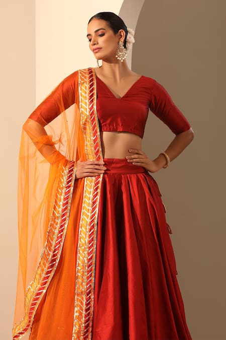 Pomcha Jaipur_Red Taffeta, Net Tassels, Gota Patti V-neck Gul Solid Lehenga Set _Online_at_Aza_Fashions