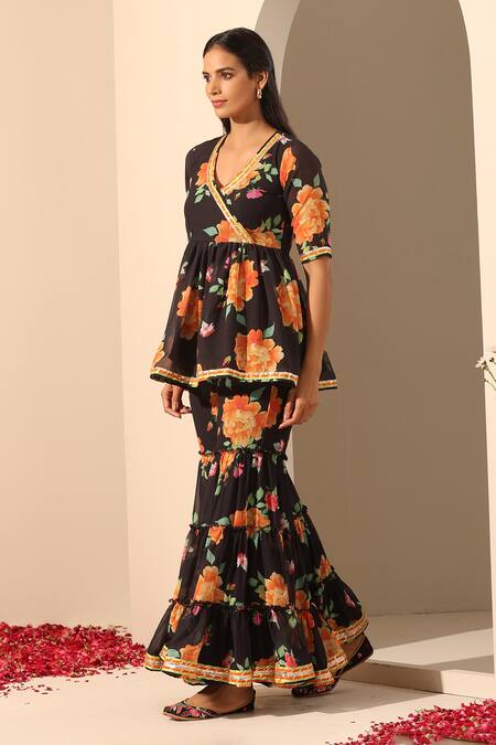Buy_Pomcha Jaipur_Black Georgette Gota Patti V-neck Floral Pattern Peplum Tunic And Sharara Set _Online_at_Aza_Fashions