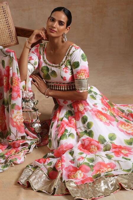 Pomcha Jaipur_White Georgette Beads Round Neck Gul Noor Floral Pattern Lehenga Set _at_Aza_Fashions