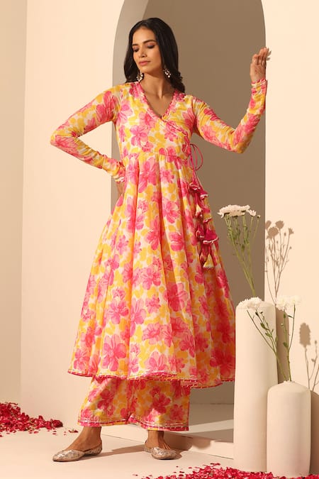 Buy_Pomcha Jaipur_Yellow Muslin, Chiffon Embroidery V-neck Gul Rangrez Floral Pattern Angarkha Set _Online_at_Aza_Fashions