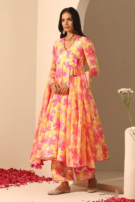 Pomcha Jaipur_Yellow Muslin, Chiffon Embroidery V-neck Gul Rangrez Floral Pattern Angarkha Set _at_Aza_Fashions