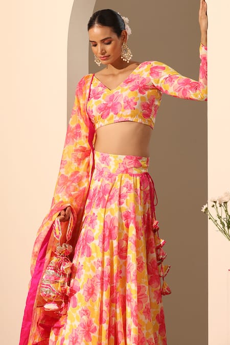 Buy_Pomcha Jaipur_Yellow Muslin, Chiffon Embroidery V-neck Gul Rangrez Floral Pattern Lehenga Set _Online_at_Aza_Fashions