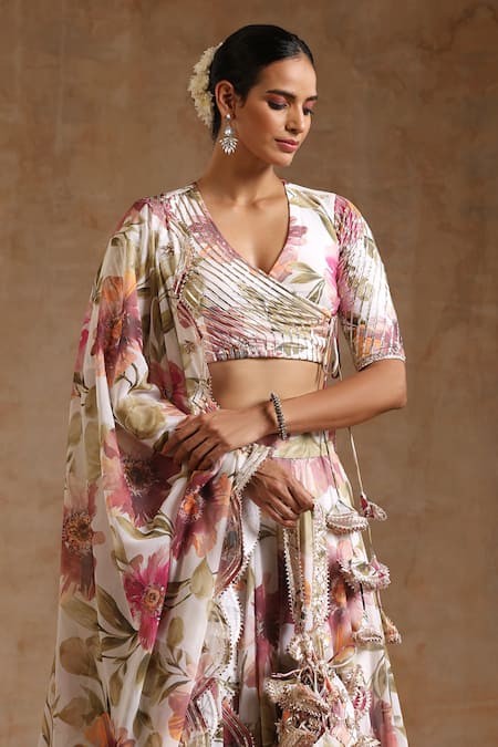 Buy_Pomcha Jaipur_White Georgette Sequins, Gota Patti Gul Sufiyana Floral Pattern Lehenga Set _Online_at_Aza_Fashions