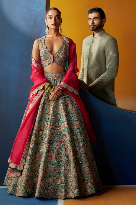 A Surreal Gujarati wedding With The Bride In Olive Green Lehenga